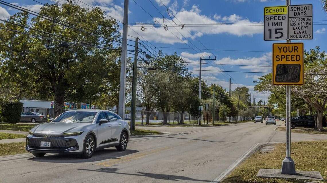Regresan las clases... y vuelve el tráfico. Esto es lo que debe saber al volante