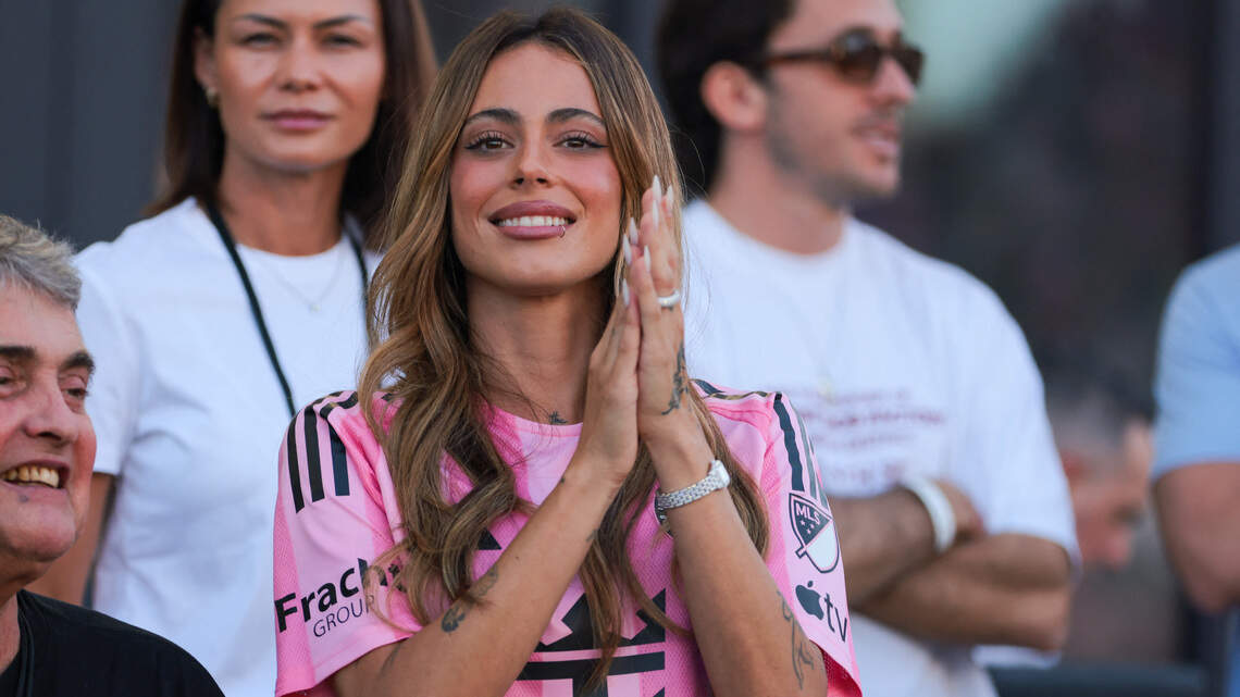 Cantante argentina Tini Stoessel, novia de Rodrigo De Paul, enfrenta disputa con su padre por manejo de su patrimonio