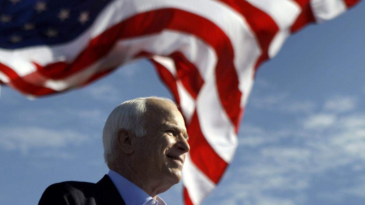 El senador republicano de Arizona John McCain durante un acto en Tampa, Florida, el 3 de noviembre del 2008.
