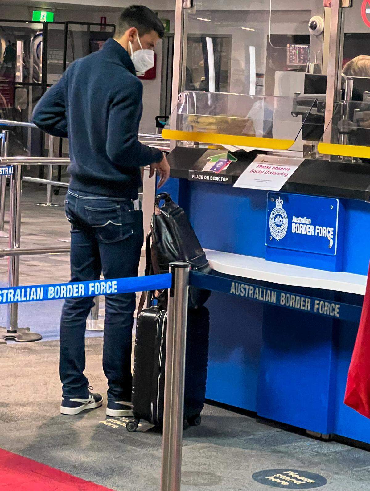 Novak Djokovic a su llegada al aeropuerto de Melbourne el 5 de enero del 2022.