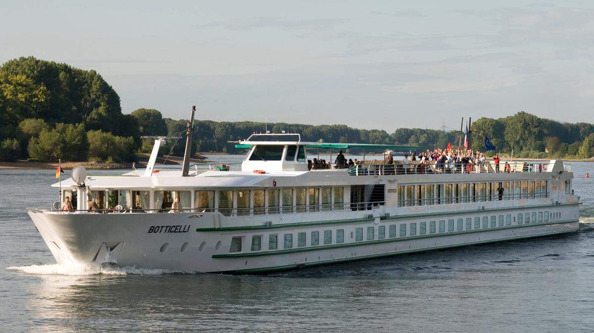 Barco fluvial MS Botticelli. A diferencia de los cruceros marítimos y convencionales, los viajes de recreo en barcos fluviales, con distintas escalas, recorren ríos que aportan un atractivo diferente, especialmente si se viaja por uno de los más conocidos de Europa: el Sena.