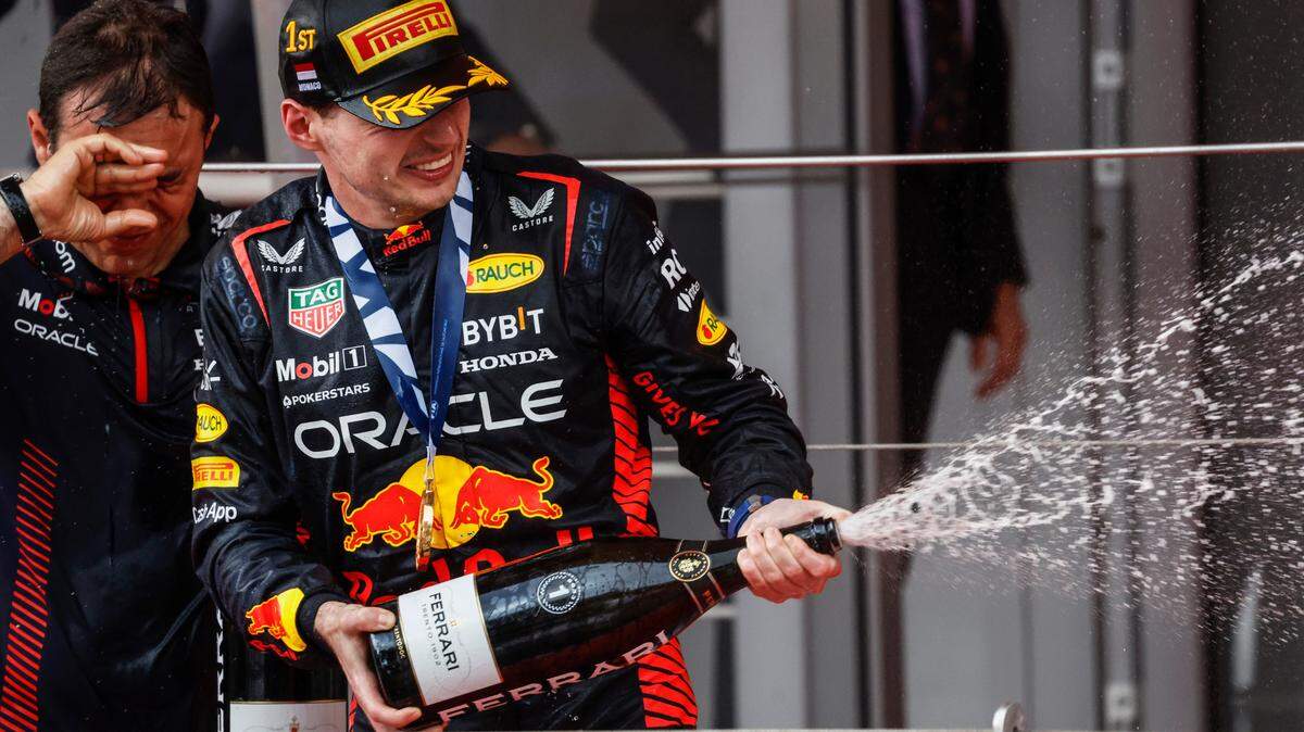 Max Verstappen se floreó de punta a punta para llevarse el domingo la victoria en el Gran Premio de Mónaco y el piloto de Red Bull amplió su ventaja como líder del campeonato de la Fórmula Uno.