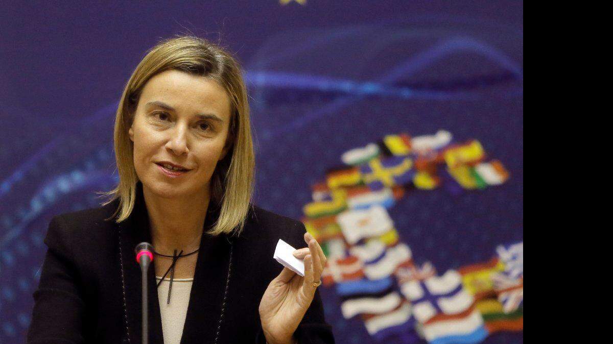 Jefe de relaciones exteriores de la UE Federica Mogherini habla a los medios de comunicación durante su conferencia de prensa en Kiev, Ucrania, el miércoles, 17 de diciembre 2014.