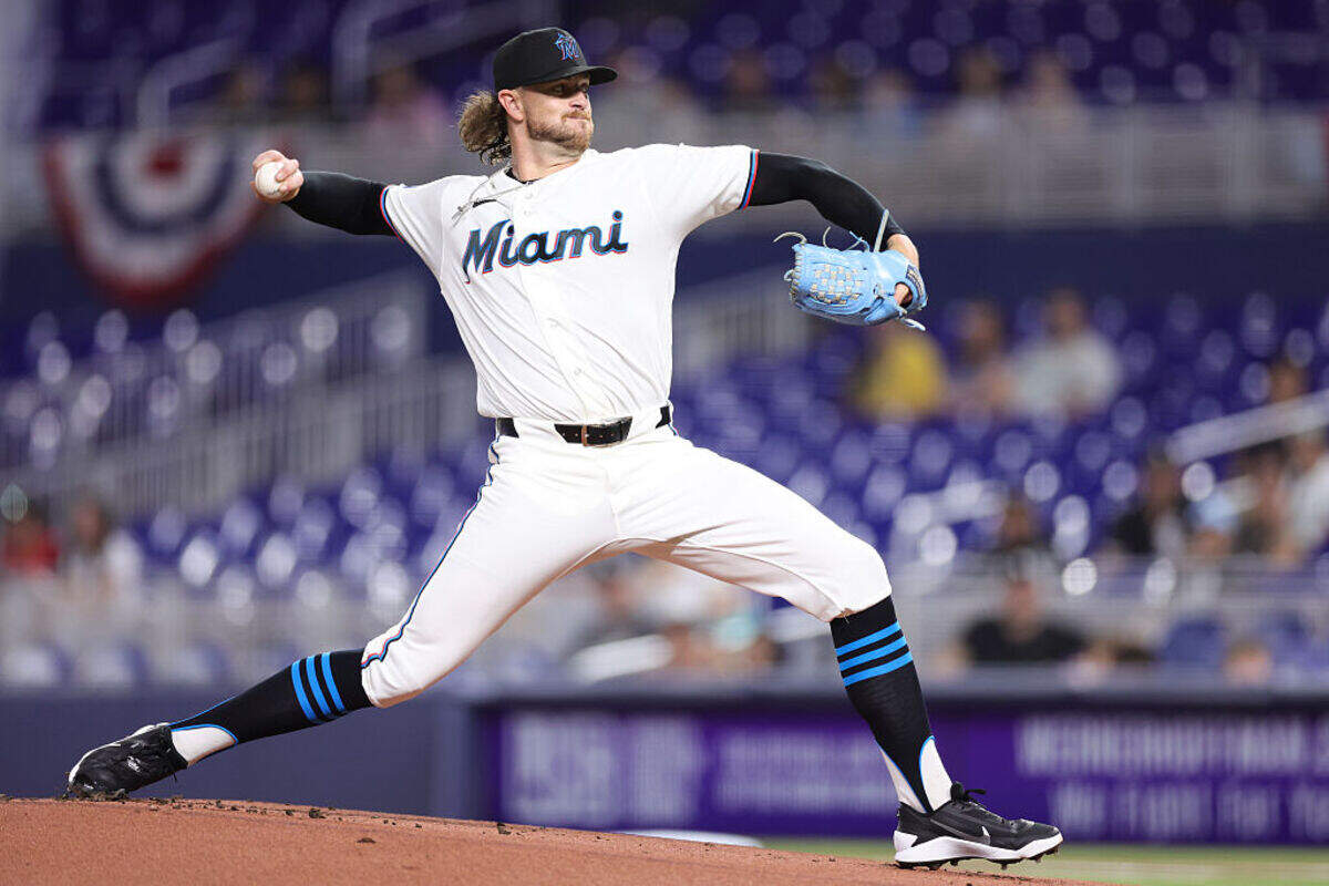 El abridor de los Marlins Chris Paddack lanza en el primer inning del partido ante los Medias Blancas de Chicago, celebrado el 31 de marzo de 2026 en Miami.