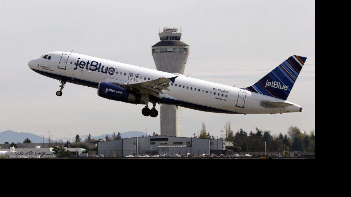 La aerolínea económica JetBlue anunció el jueves que comenzará a volar a Cuba comercialmente el 31 de agosto, antes que sus competidores American Airlines y Silver Airways, que ya han anunciado también sus primeros vuelos.