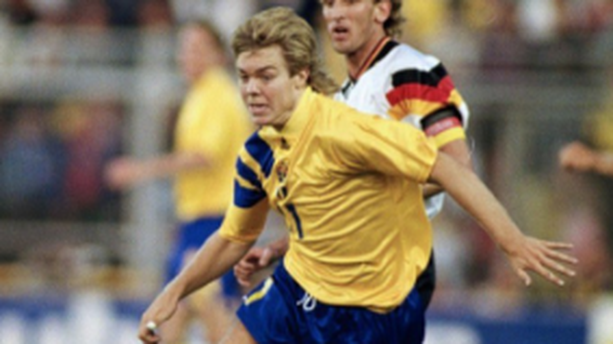 El “cerebro” de la Suecia tercera en el Mundial 94 y una de las estrellas del fútbol europeo de la década de 1990, Tomas Brolin, vivió una carrera fugaz que acabó de forma prematura por las lesiones, a la que siguieron variados negocios, como la venta de boquillas para aspiradoras.
