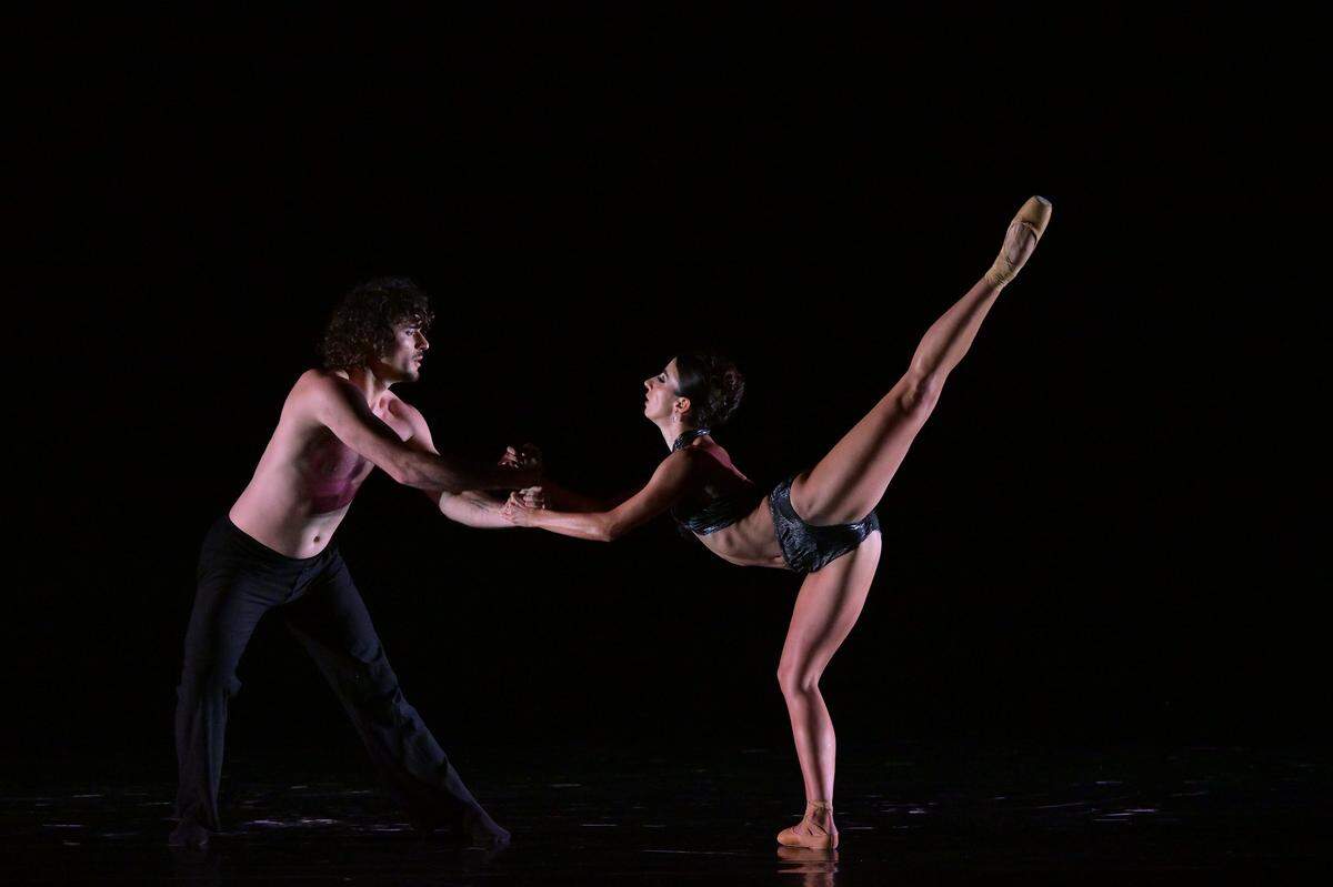Eleni Gialas y Rafael Ruiz, del Cuban Classical Ballet of Miami (CCBM) en “Cosmic Fairy Tale”.