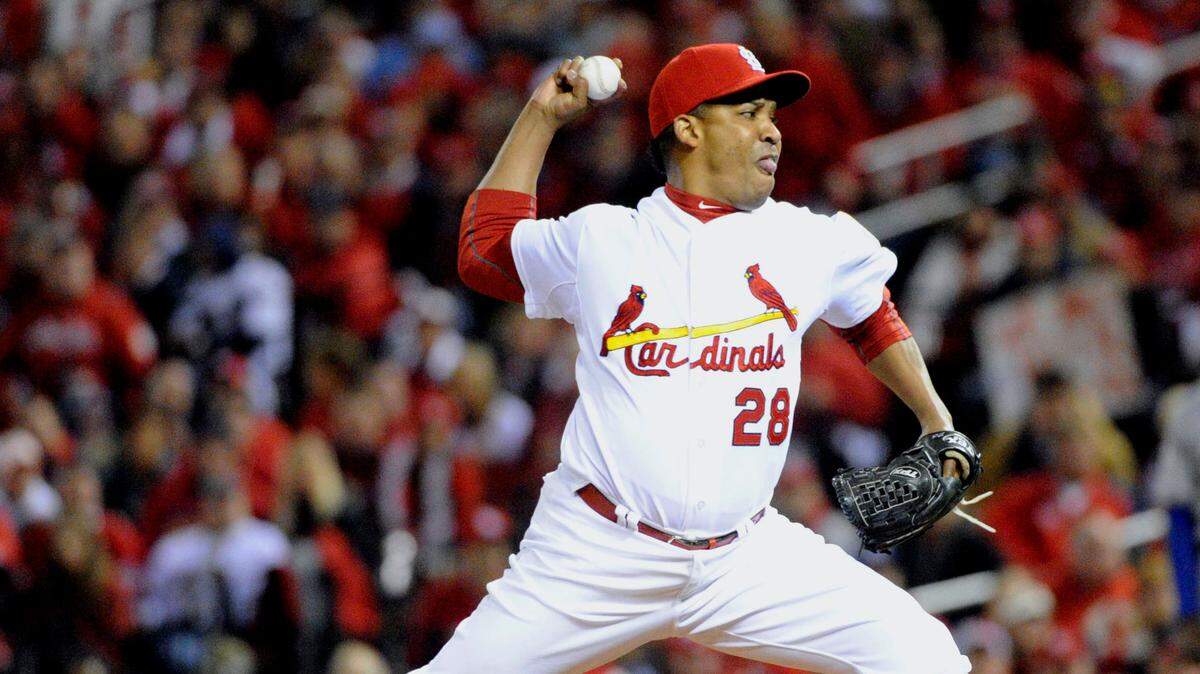 Octavio Dotel jugó en las Mayores durante 15 temporadas entre 1999 y 2013, en las que vistió el uniforme de 13 equipos. Ganó la Serie Mundial de 2011 con los Cardenales de San Luis.