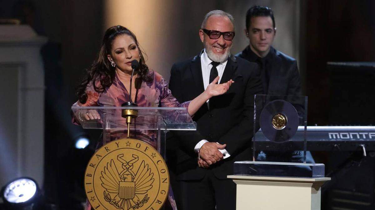 Gloria y Emilio Estefan recibieron el Premio Gershwin a la Canción Popular que otorga la Biblioteca del Congreso de Estados Unidos.