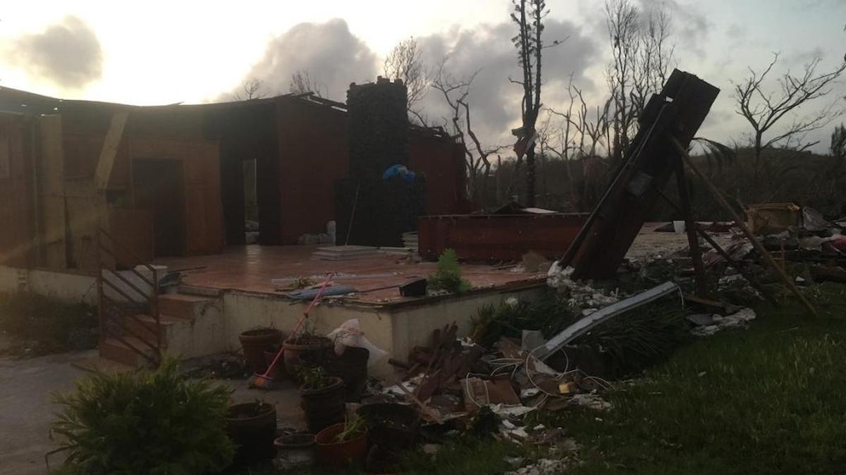 Foto de como quedó la casa de los abuelos de Carla Minet después del paso del huracán María.