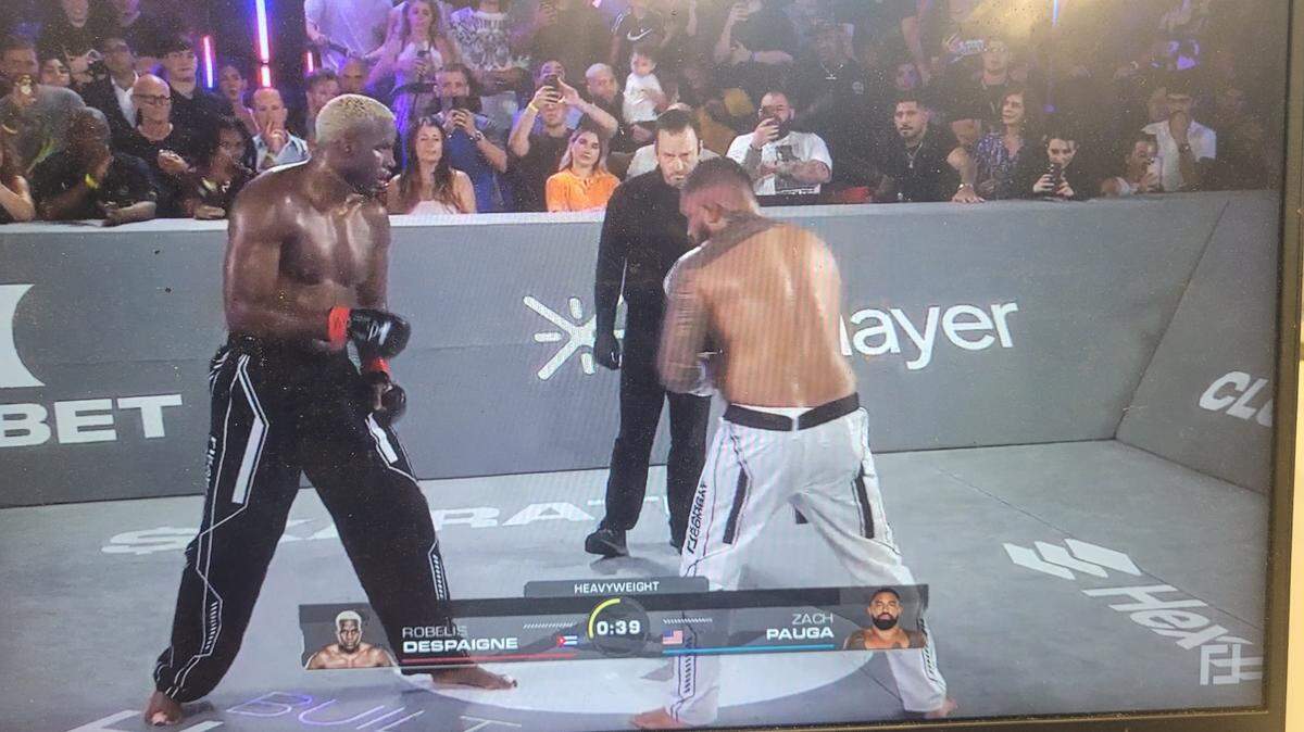 El cubano Robelis Despaigne e deshizo por nocaut técnico de Zach Pauga en su segunda presentación del torneo de peso completo en Karate Combat y va directo por la corona