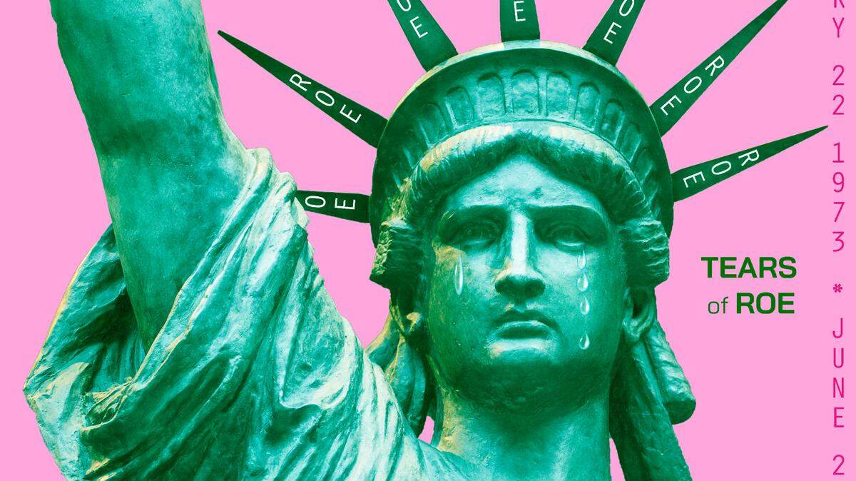 “Lady Liberty: Tears of Roe”, por Bonnie Lautenberg (6 pies x 6 pies). Las lágrimas corren por el rostro de la Estatua de la Libertad y la palabra “Roe” se agregó a su corona, lamentando los recientes desafíos a nuestras libertades. Exhibición en el Jewish Museum of Florida-FIU.