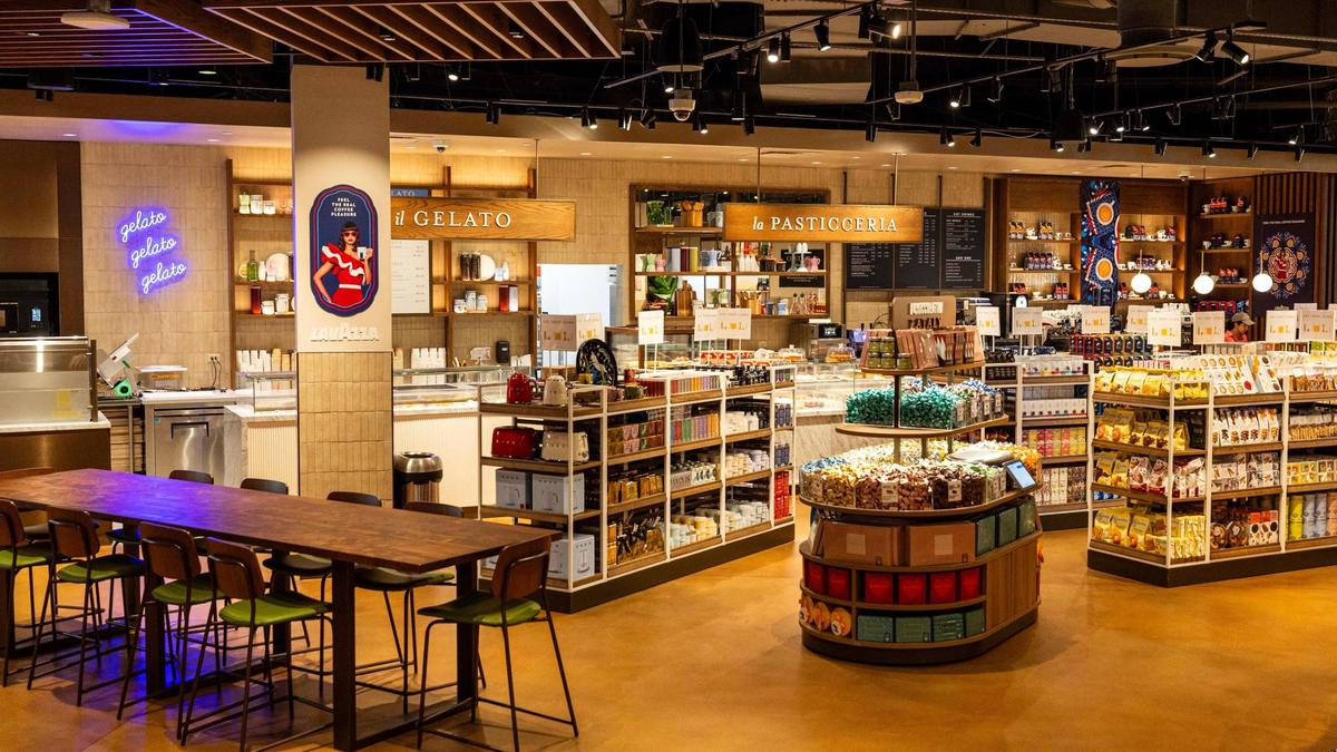 El área del mercado y algunos de los mostradores dentro de Eataly.