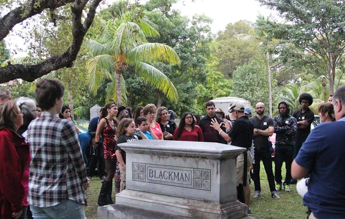 Recorrido a pie por el cementerio de la ciudad de Miami de HistoryMiami.