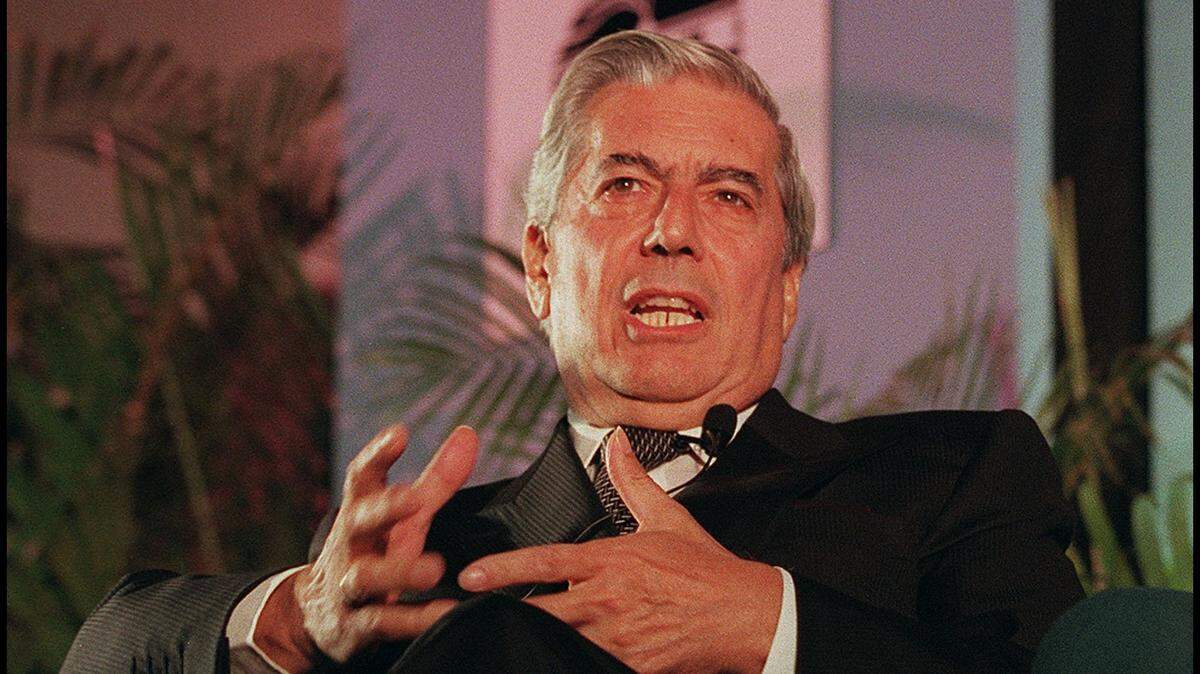 Mario Vargas Llosa durante una conversación con Carlos Alberto Montaner sobre el libro “La Fiesta del Chivo”, escrito por Vargas Llosa, durante una presentación del libro en el MDCC en el centro de Miami en el año 2000.