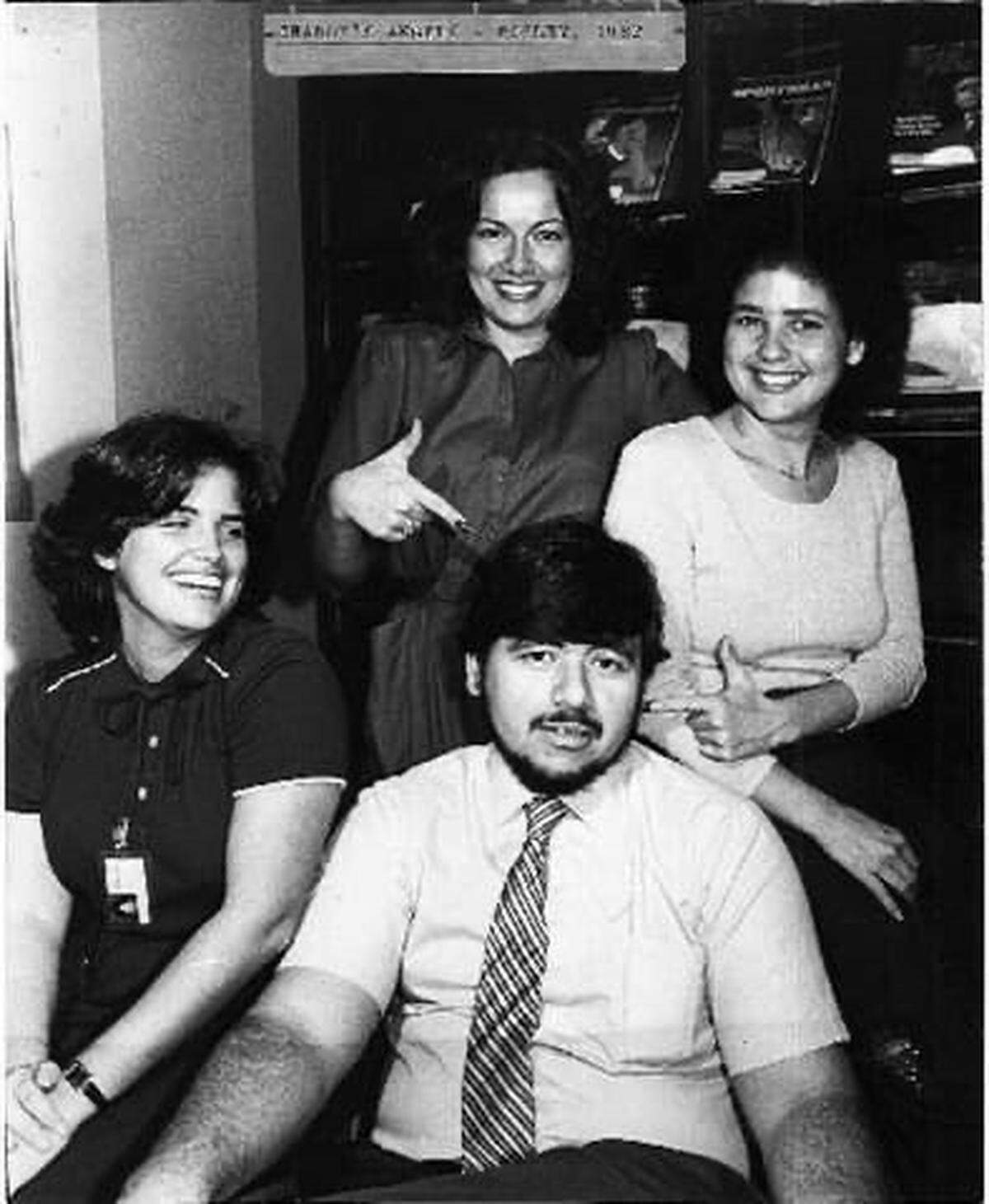 Fabiola Santiago, Nery Ynclán, Liz Balmaseda y Jay Ducassi en 1982 en el Herald. Alfonso Chardy era su editor.