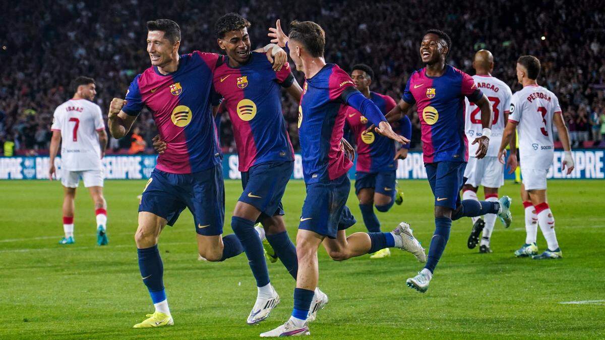 En una noche perfecta, el líder Barcelona goleó 5-1 al Sevilla, este domingo en la décima jornada, y se situó con tres puntos sobre el Real Madrid (2º) antes del Clásico que disputarán el sábado en el Santiago Bernabéu.
