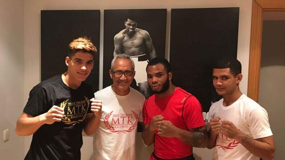 EL ENTRENADOR JORGE RUBIO junto a Emmanuel Guerra (i), Hairon Socarrás y Neslán Machado (d).