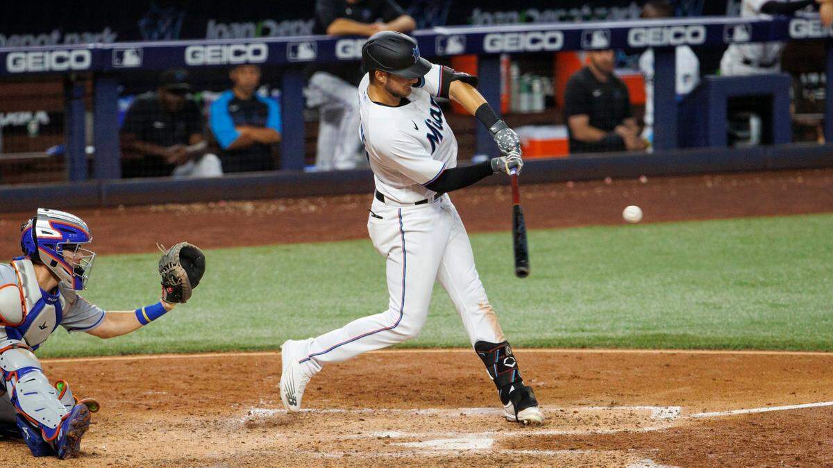 Charles Leblanc promedia .444 (27-12) con cuatro dobles, un jonrón, una impulsada y cuatro anotadas con los Marlins. Ha conectado más de un hit en cuatro de los ocho partidos, incluido uno de tres sencillos el domingo. 
