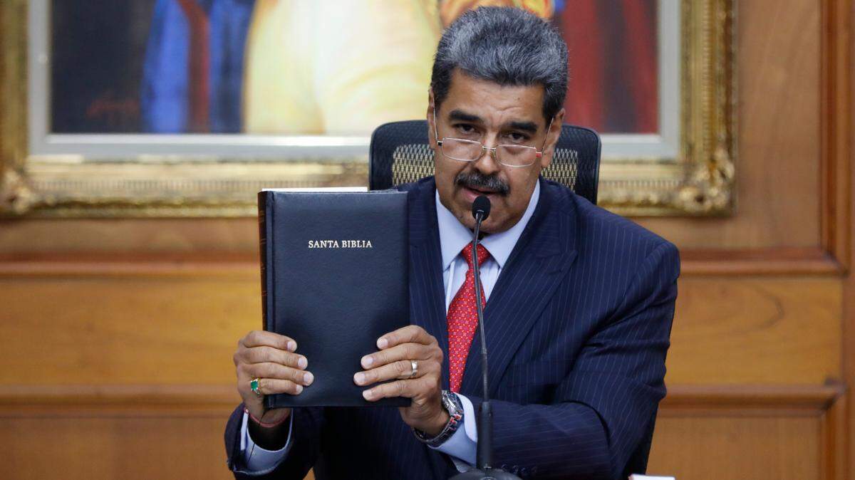 El gobernante Nicolás Maduro encabezó el registro masivo de la Milicia Bolivariana en Caracas, en medio de tensiones con EEUU y el despliegue de buques frente a Venezuela.