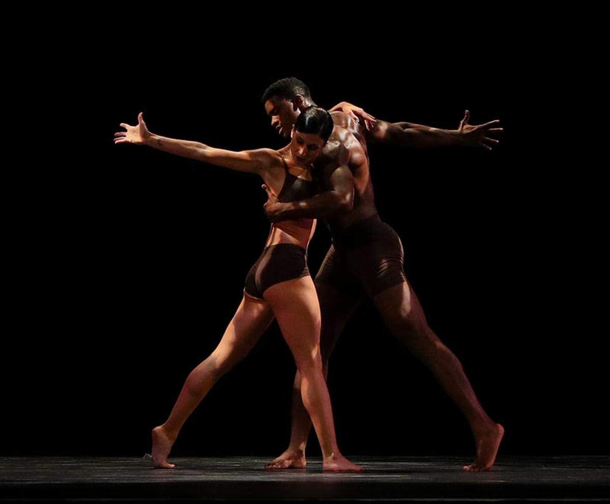Cristiana Cavallo y Ricardo G. Barret, de Jon Lehrer Dance Company, en “Here in Eden” de Jon Lehrer. 