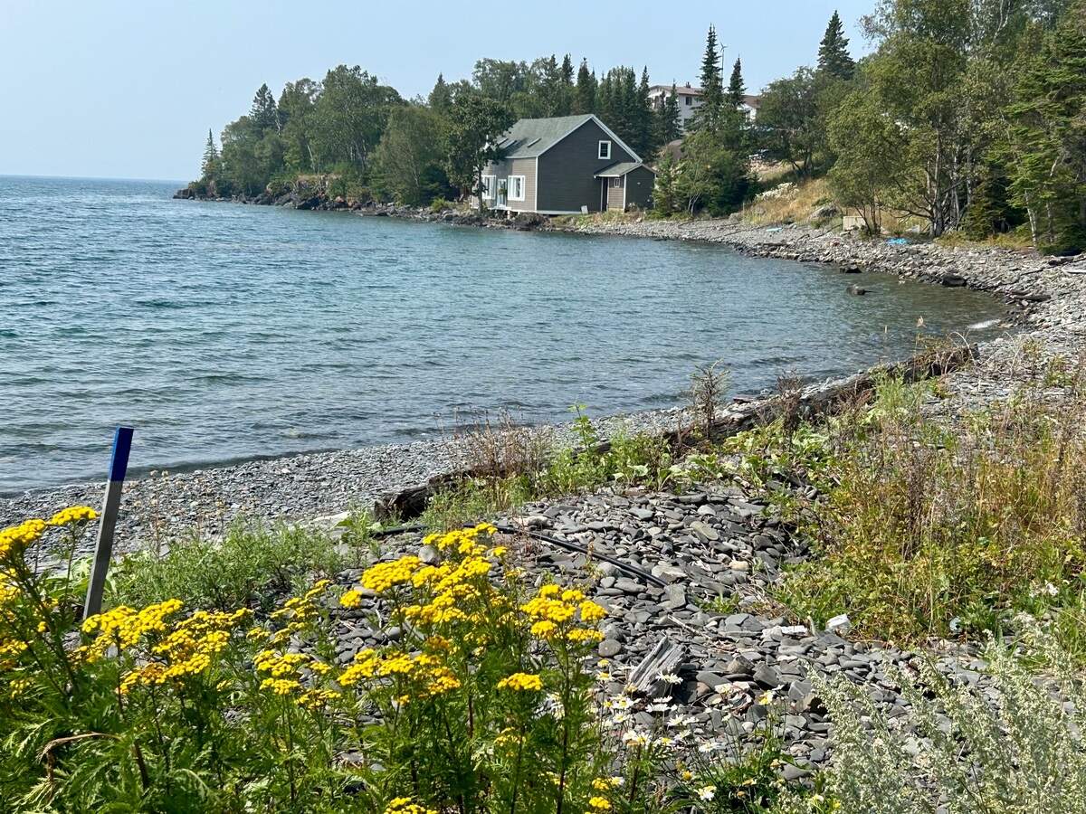 La rocosa Silver Islet en Ontario, cerca del Lago Superior.