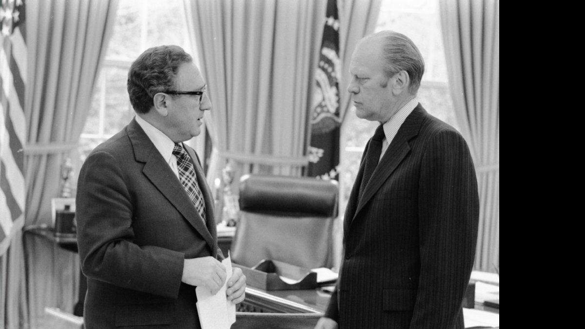  Henriy Kissinger junto al presidente Gerald R. Ford, en una foto de archivo de 1975.