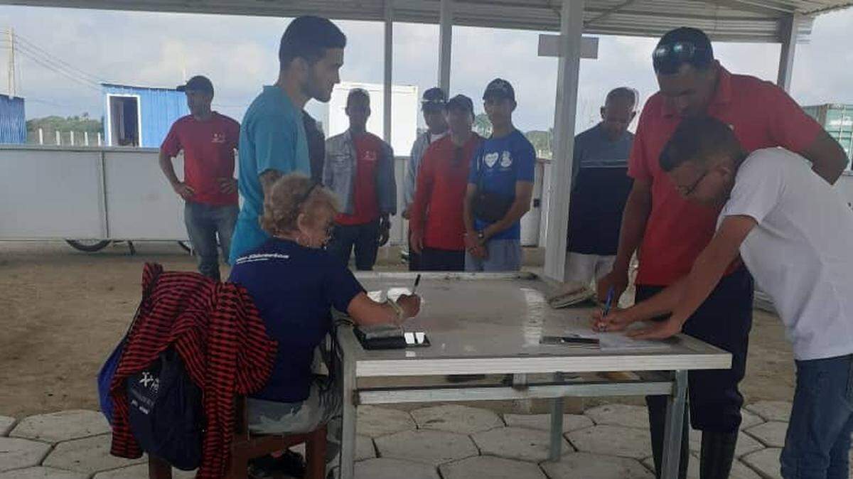 Curso de Operadores del Parque Fotovoltaico de Cabaiguán, impartido por la empresa eléctrica de Sancti Spíritus, que ahora ofrece trabajo a cubanos con impactantes salarios.