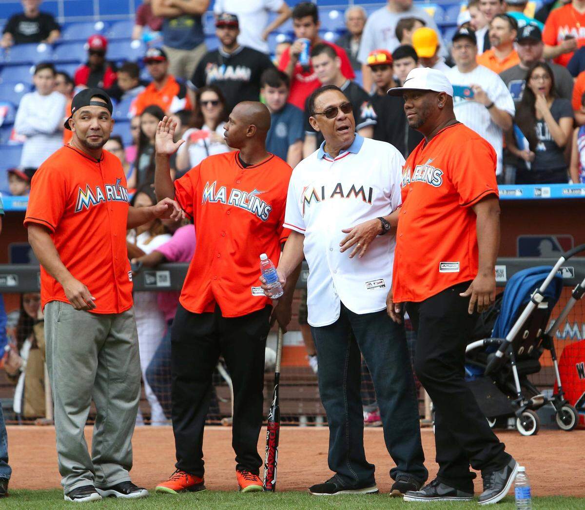 De izquierda a derecha, Alex González, Juan Pierre, el legendario Tany Pérez y Livan Hernandez.