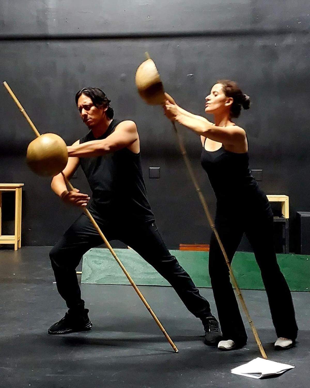 Tamara Melias y Steven Salgado en un ensayo de ‘El Pájaro Verde’ (hace muchísimo tiempo).