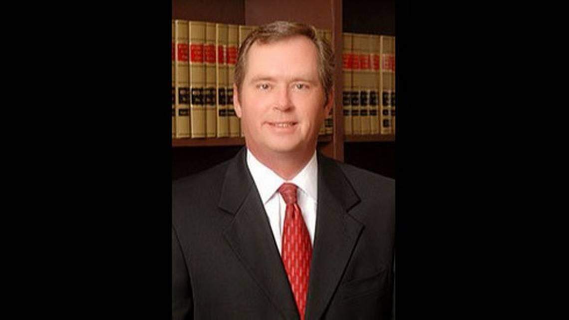 Abogado de la Florida Johnie Cooper, acusado de robarle $53,000 a cliente anciano.