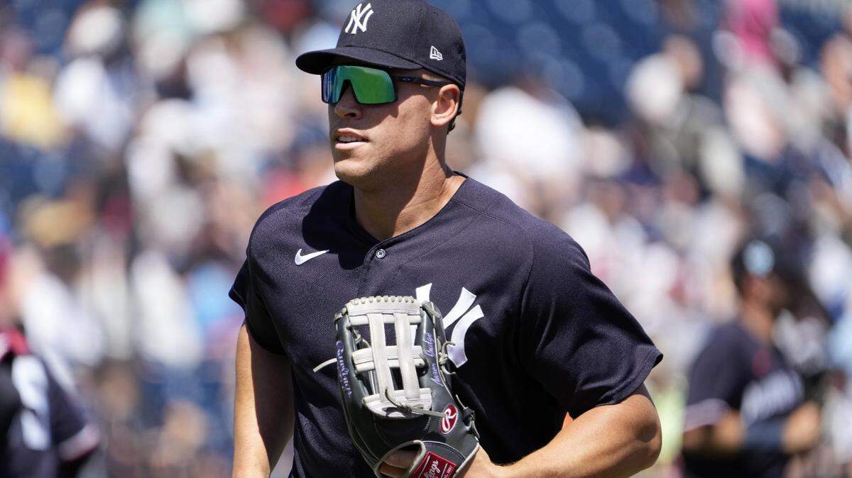 El jardinero de los Yankees sigue en Nueva York tras fijar un récord en la Liga Americana con 62 jonrones la pasada temporada. Firmó un contrato de $360 millones por nueve años.