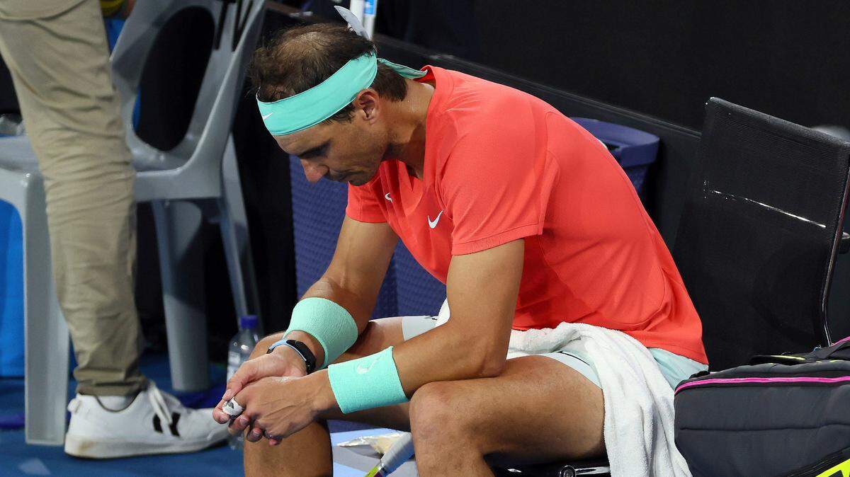 El español Rafael Nadal perdió este viernes ante el australiano Jordan Thompson 6-7, 7-6, 6-3 en los cuartos de final del torneo de Brisbane, donde sufrió su primera derrota desde su retorno a la competición esta semana tras desaprovechar tres bolas de partido.