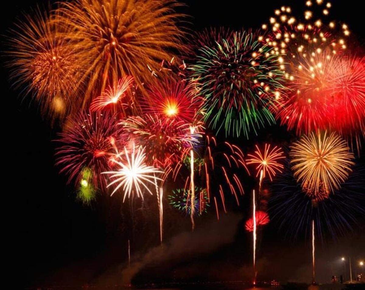 Los fuegos artificiales y los drones volverán a iluminar los cielos de Miami Beach.