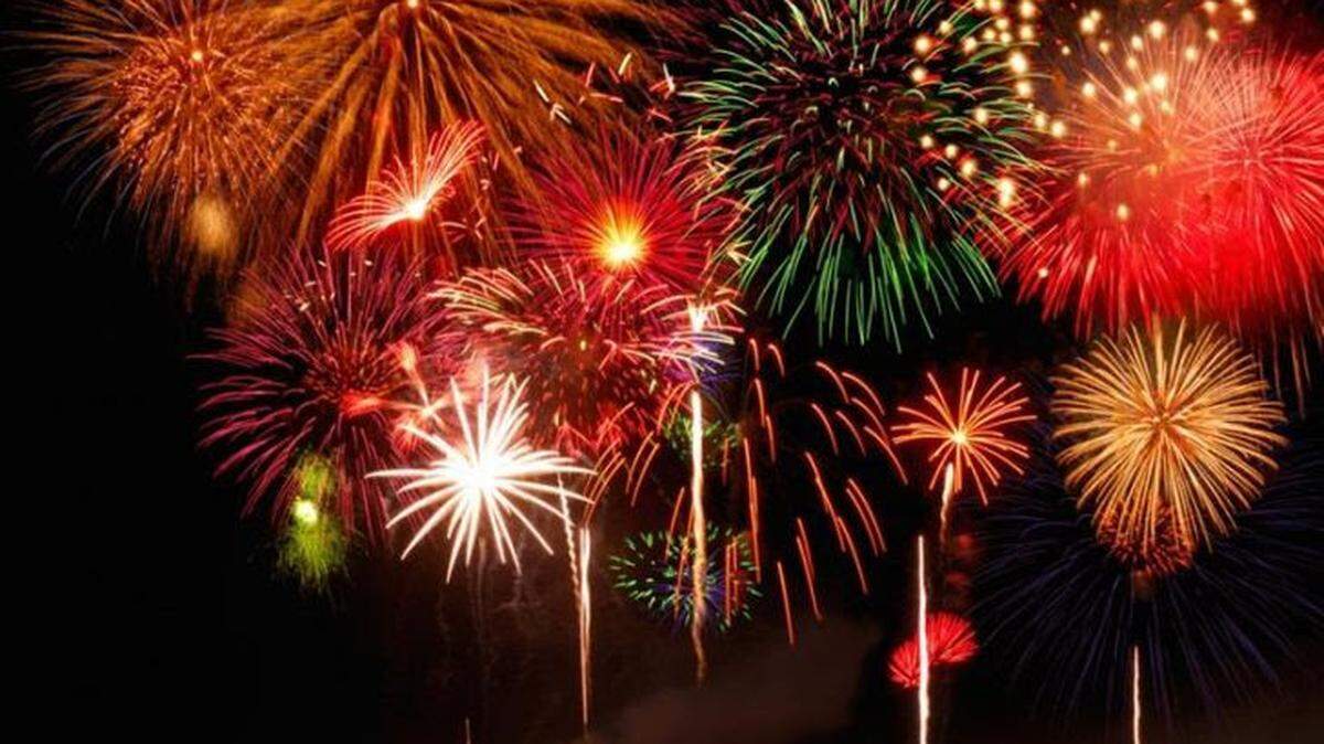 Los fuegos artificiales y los drones volverán a iluminar los cielos de Miami Beach.