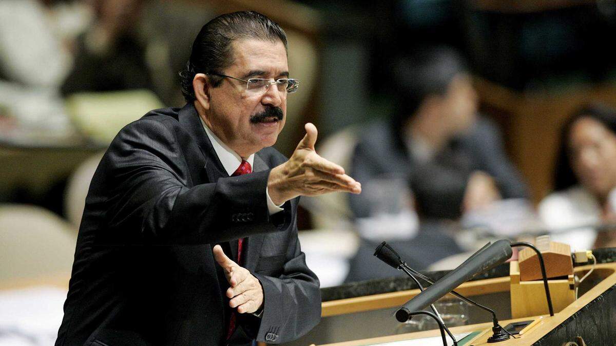 Foto de archivo del 30 de junio de 2009 que muestra al entonces presidente de Honduras, Manuel Zelaya, participando en una reunión especial de la Asamblea General de la ONU sobre la situación de su país.