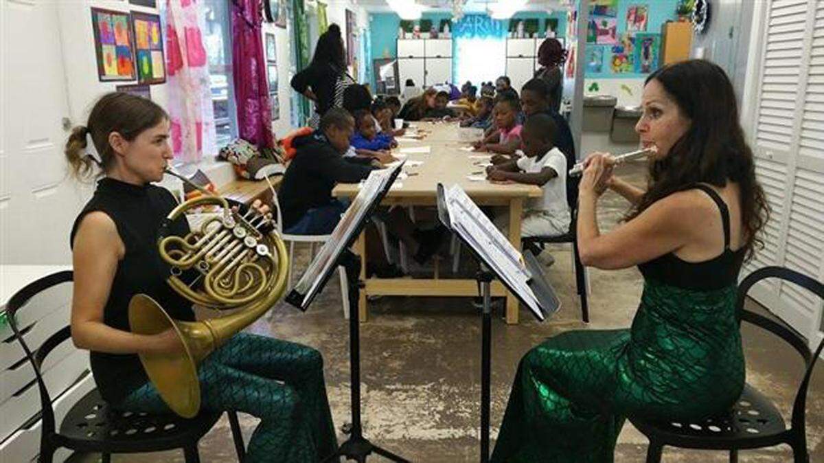 Young At Art (YAA) presenta viernes de música, literatura y arte en Broward Blvd.