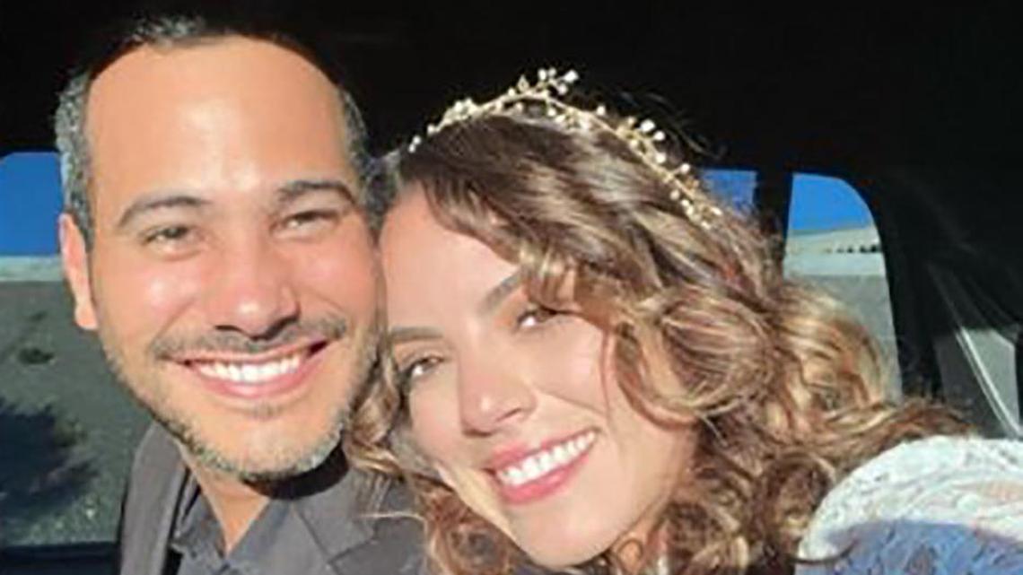 El actor cubano Carlos Enrique Almirante se casó en Las Vegas con la artista visual Laura Pairot.