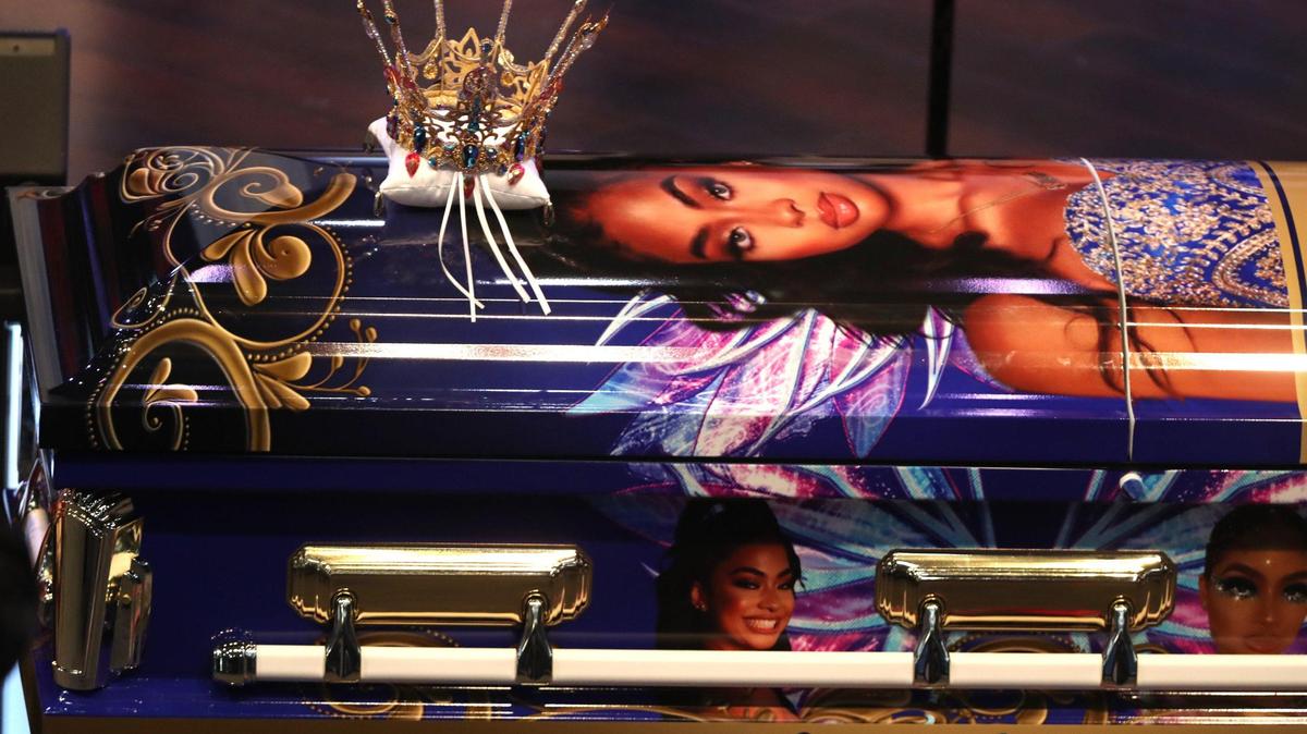 El ataúd de Miya Marcano, de 19 años, en la Iglesia de Dios de Cooper City, el miércoles 13 de octubre de 2021. El cuerpo de Marcano fue encontrado en Orlando.