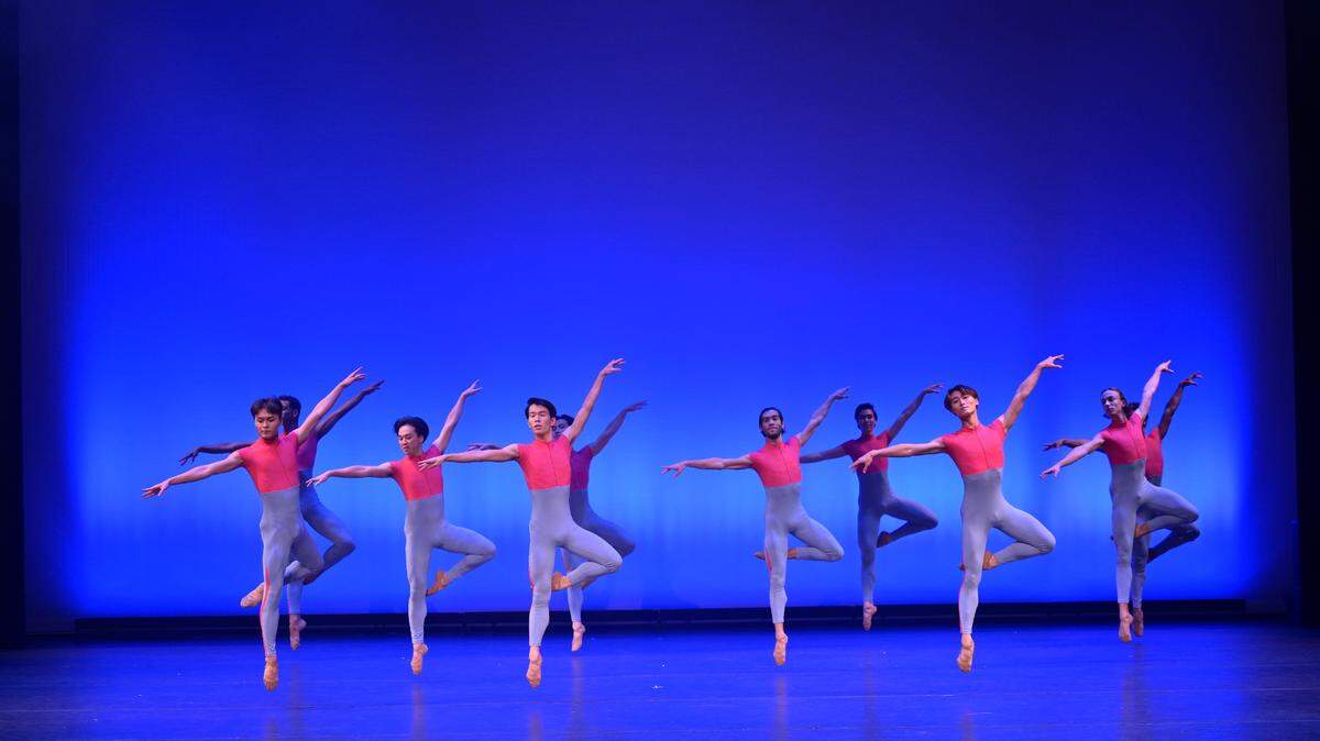 Los bailarines de Arts Ballet Theatre of Florida (ABTF) presentaron el estreno mundial de “Vuelo” del director artístico de ABTF, Vladimir Issaev. 
