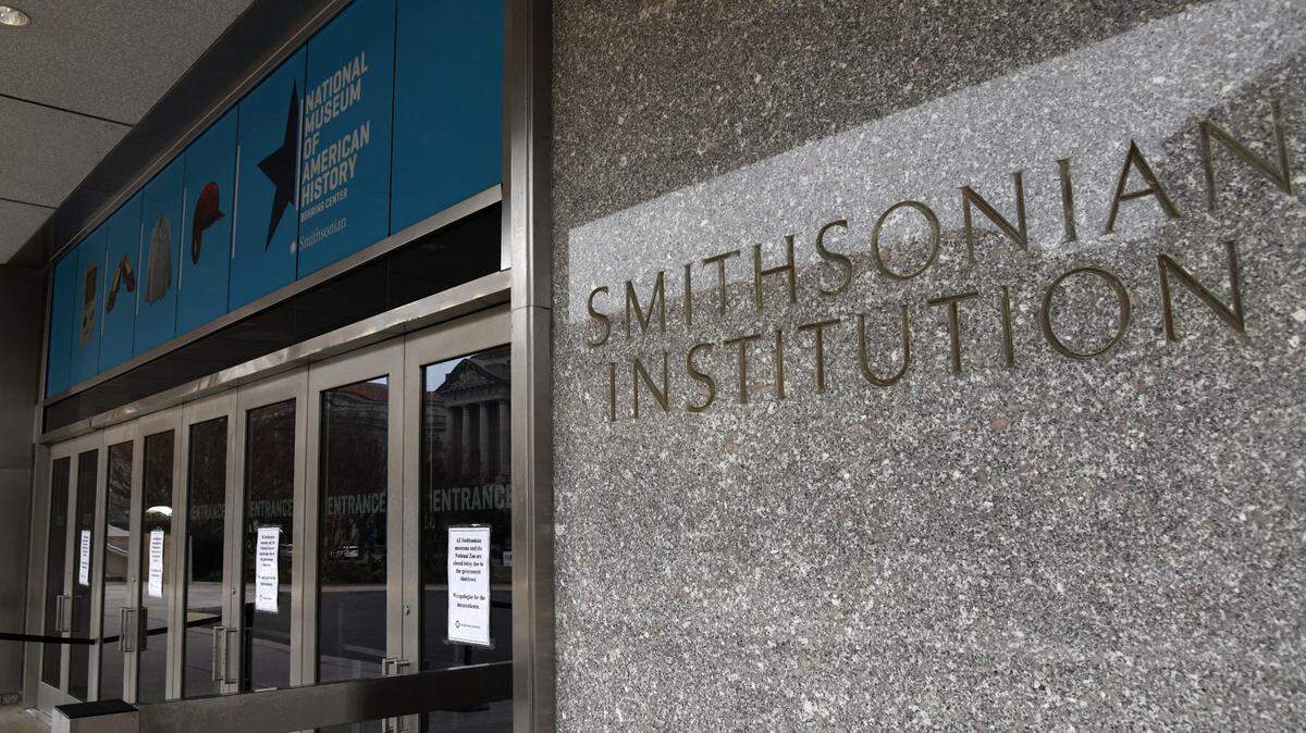 Foto de archivo. El presidente estadounidense, Donald Trump, firmó el jueves un decreto para eliminar la “ideología inapropiada” del famoso complejo de museos Smithsonian de Washington, a los que señala de llevar a cabo un “adoctrinamiento” en cuestiones de raza y género