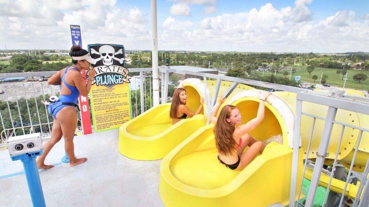 Rapids Water Park ha sido el lugar favorito de las fiestas de cumpleaños de miles y miles de niños gracias a su selección de increíbles toboganes de agua y su épico río lento.