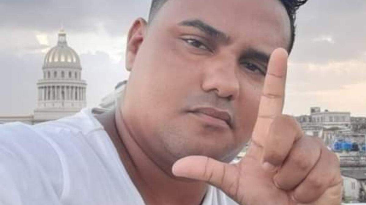 Esteban Rodríguez se declara en huelga de hambre y de sed (foto tomada al perfil de Facebook de Esteban Rodríguez)