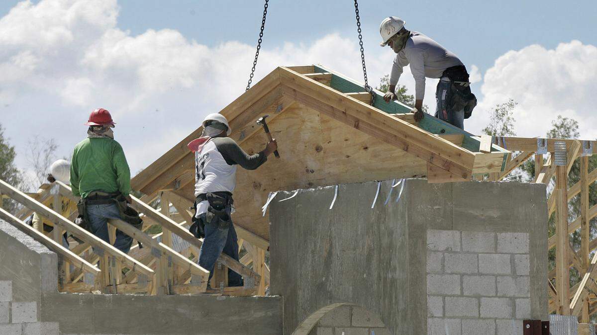 A Miami-Dade County program designed to spur small affordable-housing projects needs better oversight, according to a recent report from the auditor office of the County Commission.