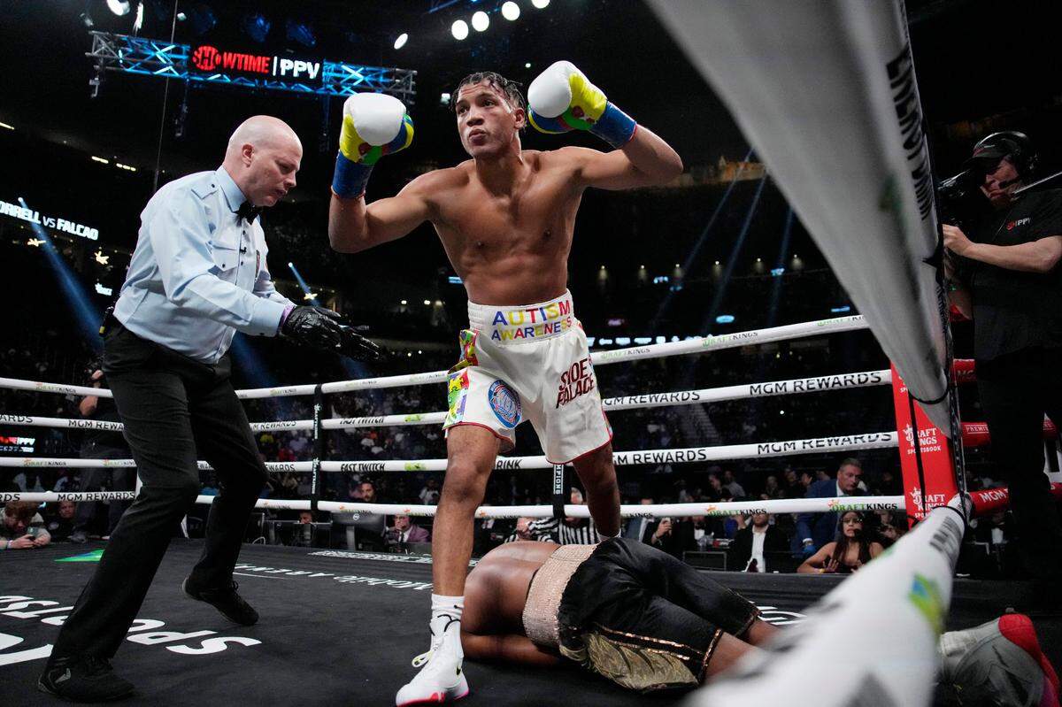 David Morrell Jr. noqueó en el primer asalto a Yamaguchi Falcao, el sábado en Las Vegas.