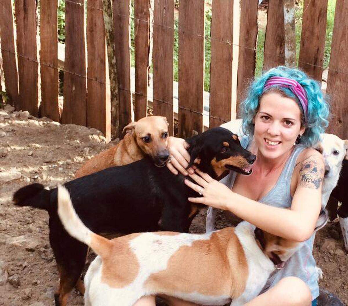 La animalista Leidy Laura Hernández Naranjo en su refugio para animales en Santa Clara.