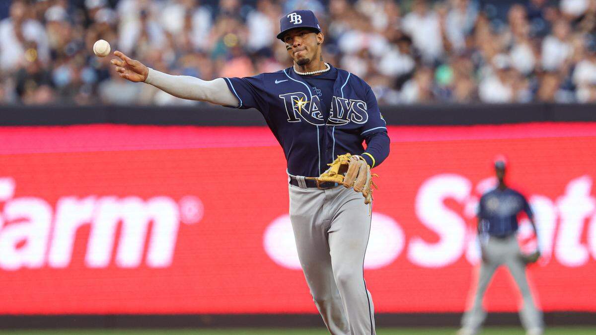  Wander Franco, el torpedero de los Rays de Tampa Bay, salió el lunes de una prisión en la República Dominicana en medio de una investigación en curso por denuncias de haber mantenido una relación con una menor de 14 años de edad.