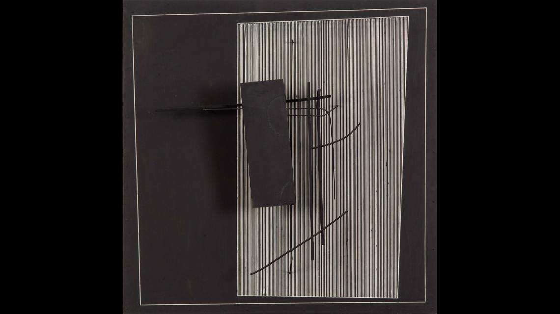 ‘Sin título’, c. 1959, de Jesús Rafael Soto. Óleo sobre masonite con metal, 23 5/8 x 23 5/8 x 3 15/16 pulgadas.