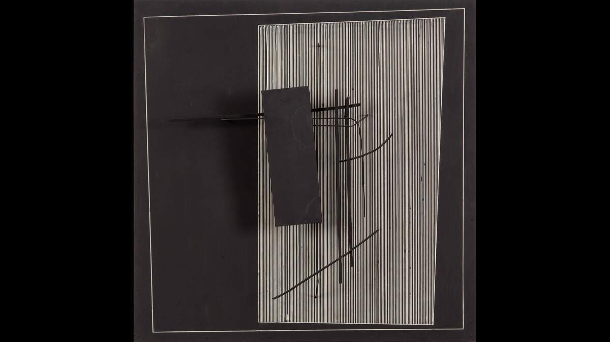 ‘Sin título’, c. 1959, de Jesús Rafael Soto. Óleo sobre masonite con metal, 23 5/8 x 23 5/8 x 3 15/16 pulgadas.