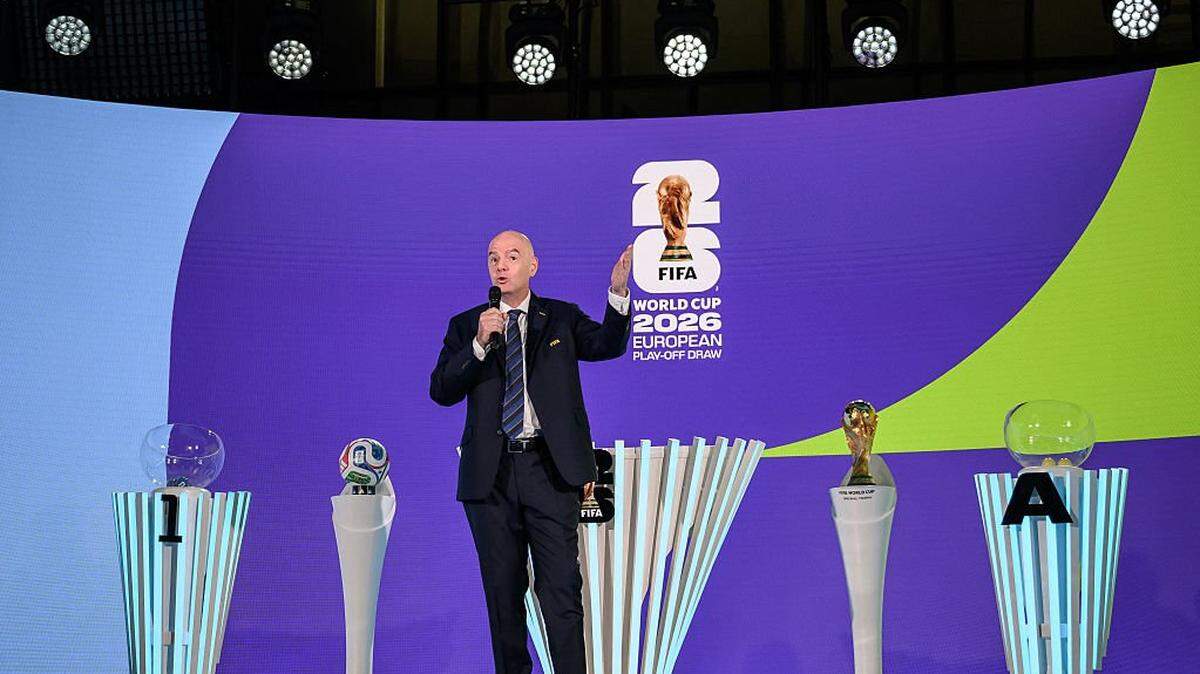 El esperado sorteo de la Copa del Mundo 2026 tendrá lugar el 5 de diciembre y los aficionados al fútbol de todo el mundo estarán pendientes de cómo se distribuirán los 48 equipos clasificados en grupos para el torneo, que se celebrará el próximo verano en Estados Unidos, México y Canadá. 